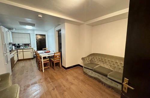 Larkhall Apartment | Stockwell Station Double Room