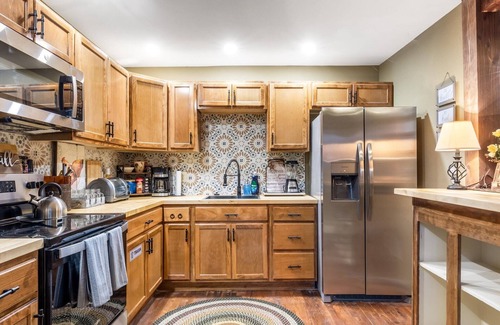 Fort Worth House | Stockyards Longhorn House, 1/8 mi to Stockyards-Sleeps up to 11-add 10 next door