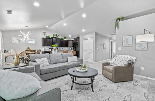 Nampa House | Stoddard Trailhead Central Nampa Home - Sleeps 10