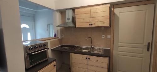 Khalkis Apartment | Stone apartment