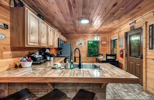 Caton Cabin | Stone-Built Cabin @ the heart of the Smokies:Indoor pool, firepit, bunk room