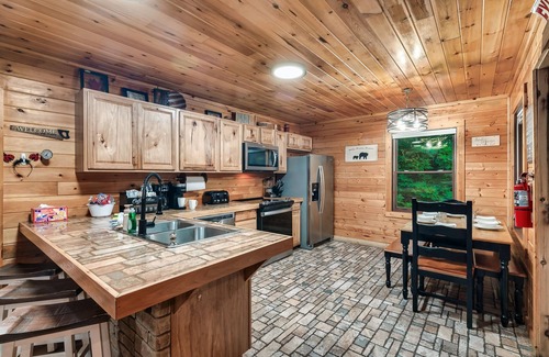 Caton Cabin | Stone-Built Cabin @ the heart of the Smokies:Indoor pool, firepit, bunk room