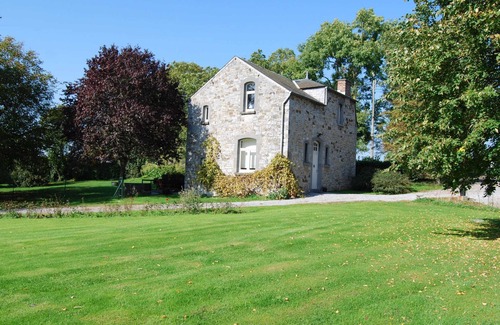 Les Rivages House | Stone-built Holiday Home in Dinant With Terrace
