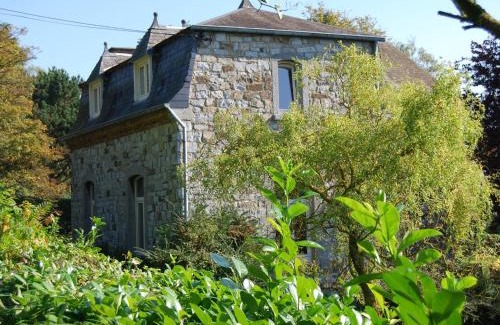Les Rivages House | Stone built holiday home in Dinant with terrace