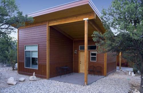 Tropic Hotel | Stone Canyon Inn