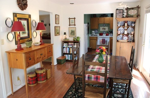 Black Mountain House | Stone Circle Cottage | Pet Friendly & 5 Min. to Black Mountain!