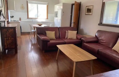 Mandurah House | Stone Cottage - Close to beach and estuary