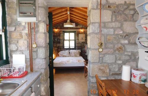 Myrina House | Stone cottage for couple