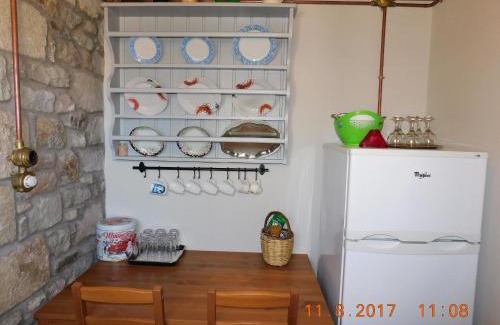 Myrina House | Stone cottage for couple