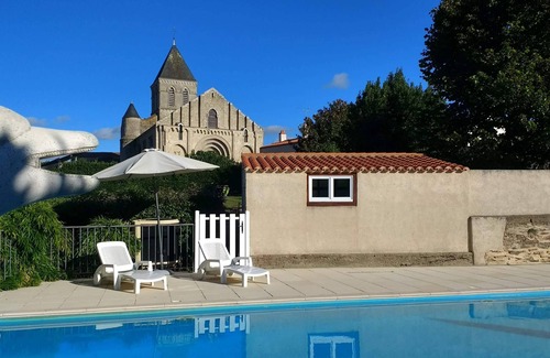 La Chaize-Giraud Cottage | Stone Cottage, 5 km from Brétignolles sur mer, heated swimming pool