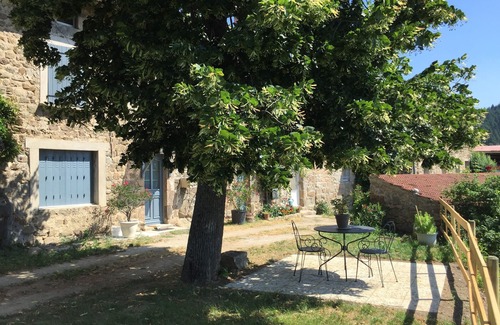 Saint-Felicien House | stone country house