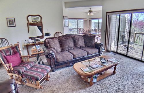 Eureka Springs House | Stone Decks Lodge