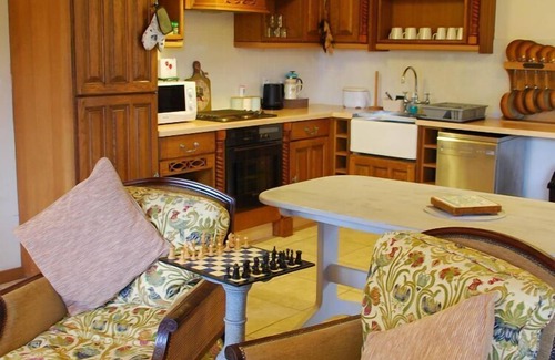 Sainte-Marguerite-d'Elle House | Stone cottage with garden