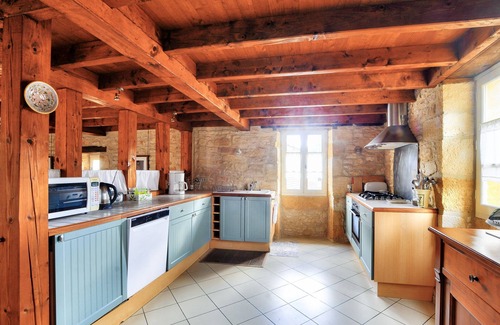 Saint-Leon-sur-Vezere House | Stone house at the foot of La Vézère, for 6
