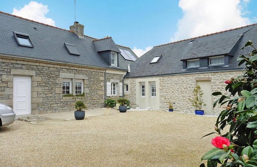 Plobannalec-Lesconil House | Stone House near Torche Beach