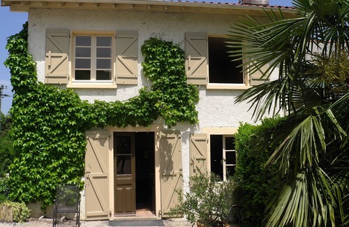 Gan Cottage | Stone house 1850, sleeps 4 with heated pool, 3-hectare property