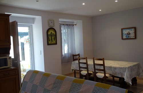 Plurien Cottage | Stone house, 800m2 wooded park, 5 mn from the beach. Bed linen provided