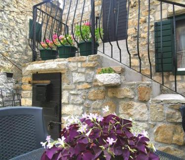 Kastel Sucurac Villa | Stone house Castellum