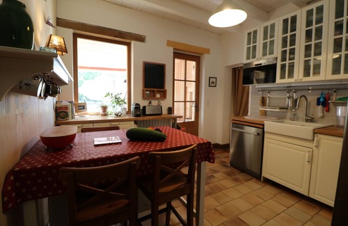 Les Eyzies House | Stone house of character with private gated pool & huge garden
