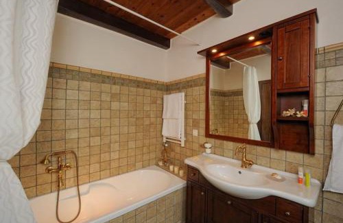Achlia Villa | Stone house with sea view