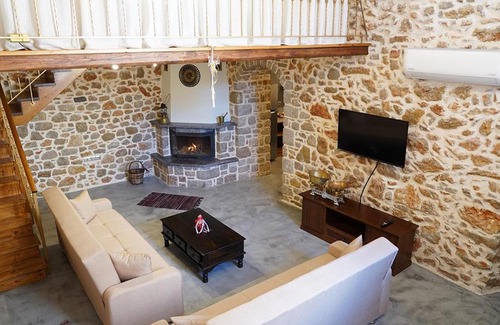 Agios Georgios Sykousis Apartment | Stone Residence Chios