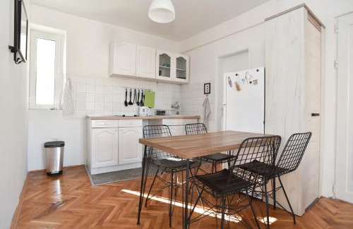 Old Town Apartment | Stone & Sea