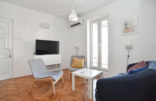 Old Town Apartment | Stone & Sea