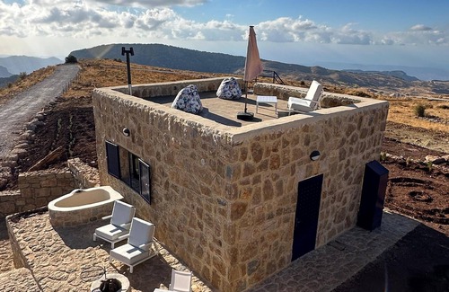 Kfardebian Cabin | Stone & Sky Sayar Cabins