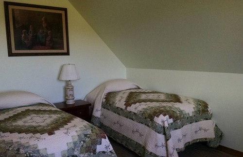 Cortez House | Stone Turtle Lodges has 3 luxurious individual cabins 3 miles north of Cortez.