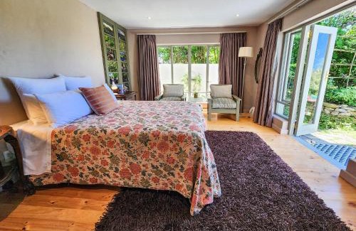 Knysna Apartment | Stone Walled Garden View