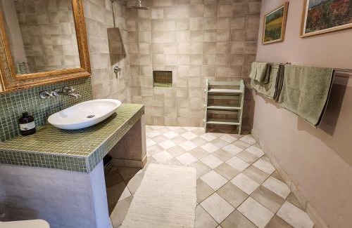 Knysna Apartment | Stone Walled Garden View