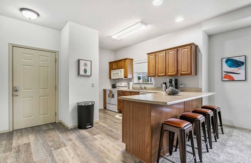 Branson West Condo | StoneBridge Condo Close to Silver Dollar City and Sleeps 8 for a Great Rate- 3 pools!-Ber 9-3