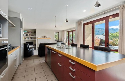 Wanaka House | Stonebrook Haven - Centrally Located