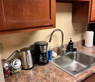 Monroeville Apartment | Stonecliffe Tranquil Retreat