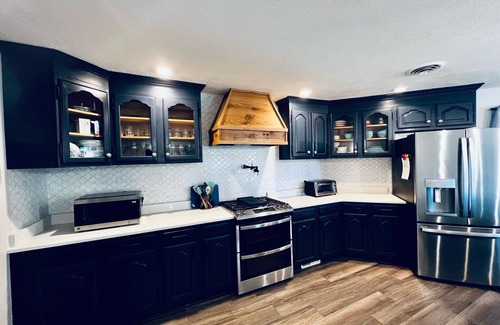 Branson House | Stonehaven Branson: Spacious, Newly Renovated, Large Deck and Hot Tub!