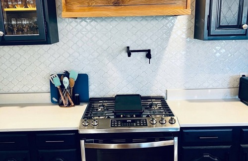 Branson House | Stonehaven Branson: Spacious, Newly Renovated, Large Deck and Hot Tub!