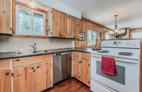 Northern Bruce Peninsula Cottage | Stonehenge Tobermory - Rustic Waterfront Retreat