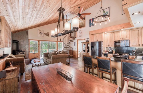Truckee House | Stonehill Hideaway at Tahoe Donner by Tahoe Getaways - Pet-Friendly Monthly Lease