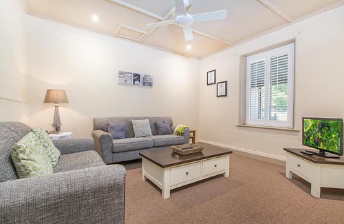 Angaston Villa | Stoneleigh Cottage Bed and Breakfast