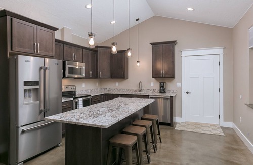 Wasilla Cottage | Stoneridge Place Cottage #3 - Vacation or Executive Retreat 2BR 2BA Garage!