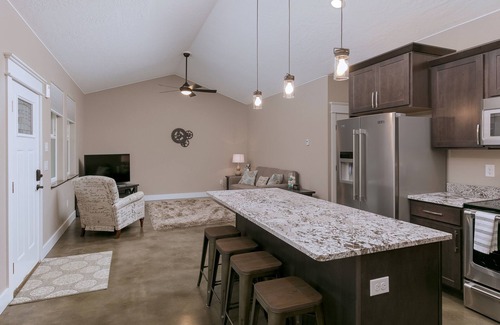 Wasilla Cottage | Stoneridge Place Cottage #3 - Vacation or Executive Retreat 2BR 2BA Garage!