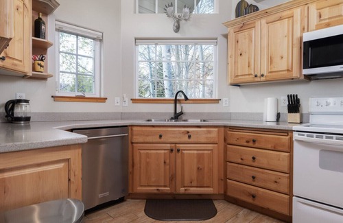 Driggs House | Stoneridge Townhome: Spacious, Close to Skiing, Hiking, Biking, Golf
