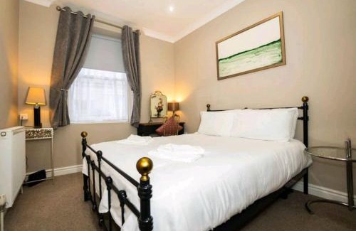 South Cliff Apartment | Stones Throw