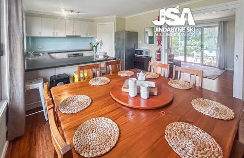 Jindabyne House | Stonewall