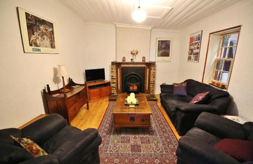 Cross Roads House | Stonewall Cottage