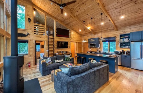 Brownfield House | StoneWater | Brand New | Private Lakefront + Fire