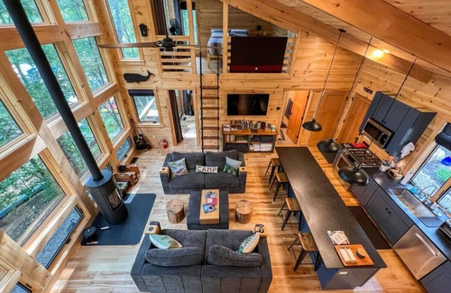 Brownfield House | StoneWater | Brand New | Private Lakefront + Fire