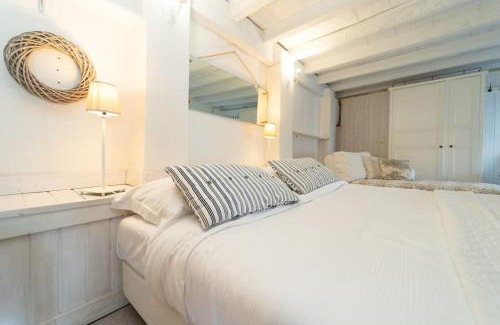 Argegno Apartment | Storica Villa sul Lago di Como con darsena privata