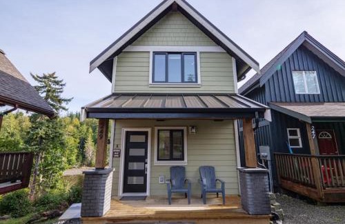 Ucluelet House | Storm Bay, Family Home with Hot Tub and Inlet View