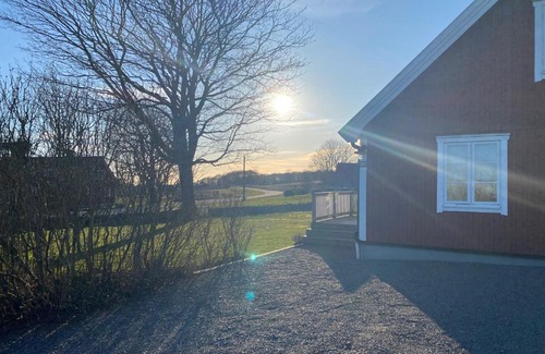 Sinarp House | Stort semesterhus med sol